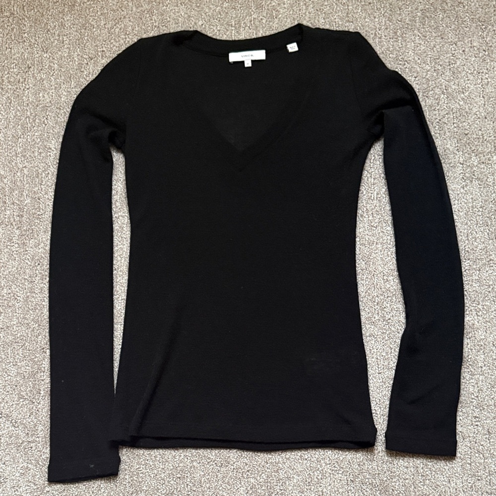 Vince thin , wool Black V-Neck Long Sleeve Top- xs. Never worn.